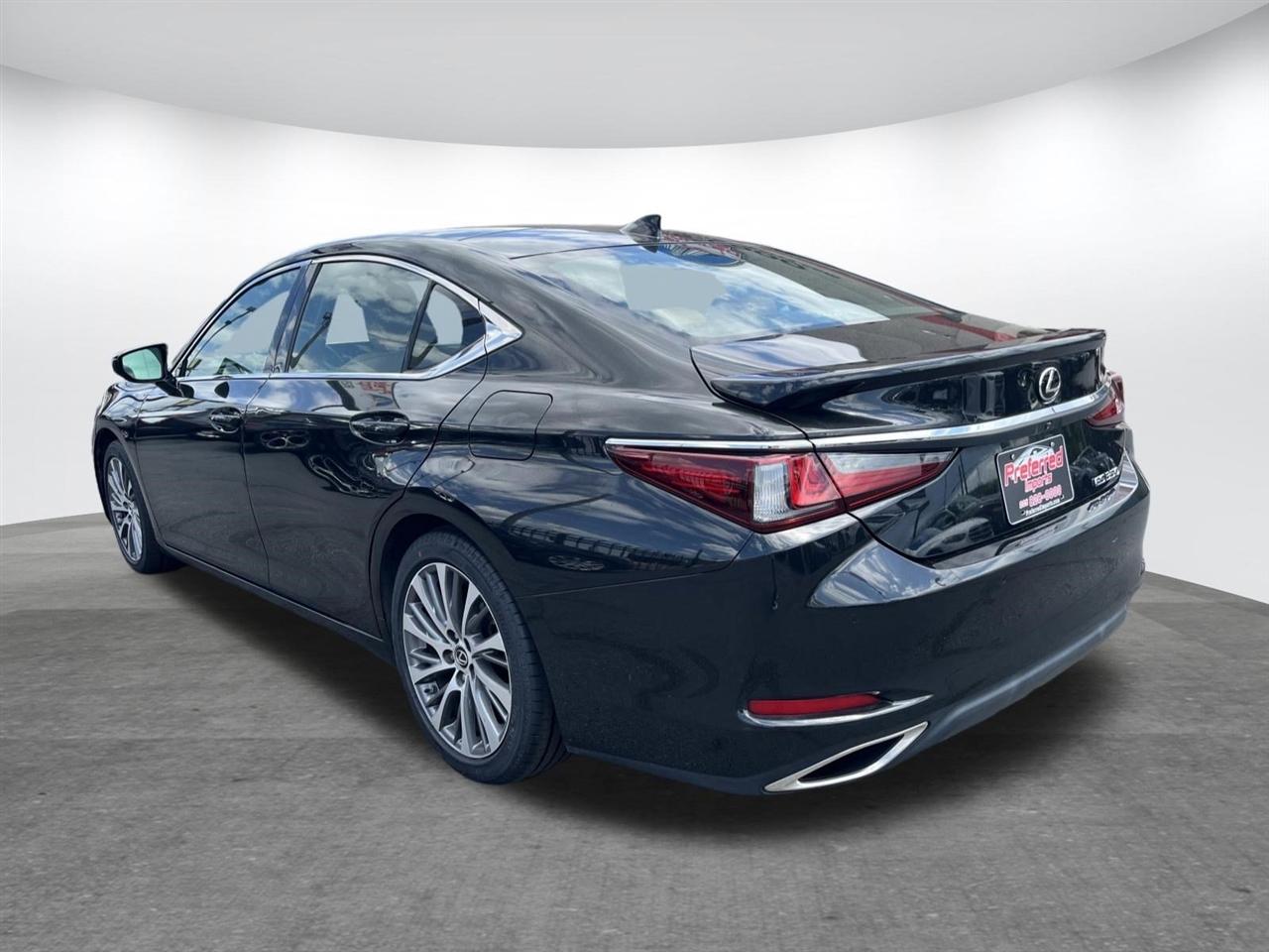 Lexus ES  2021