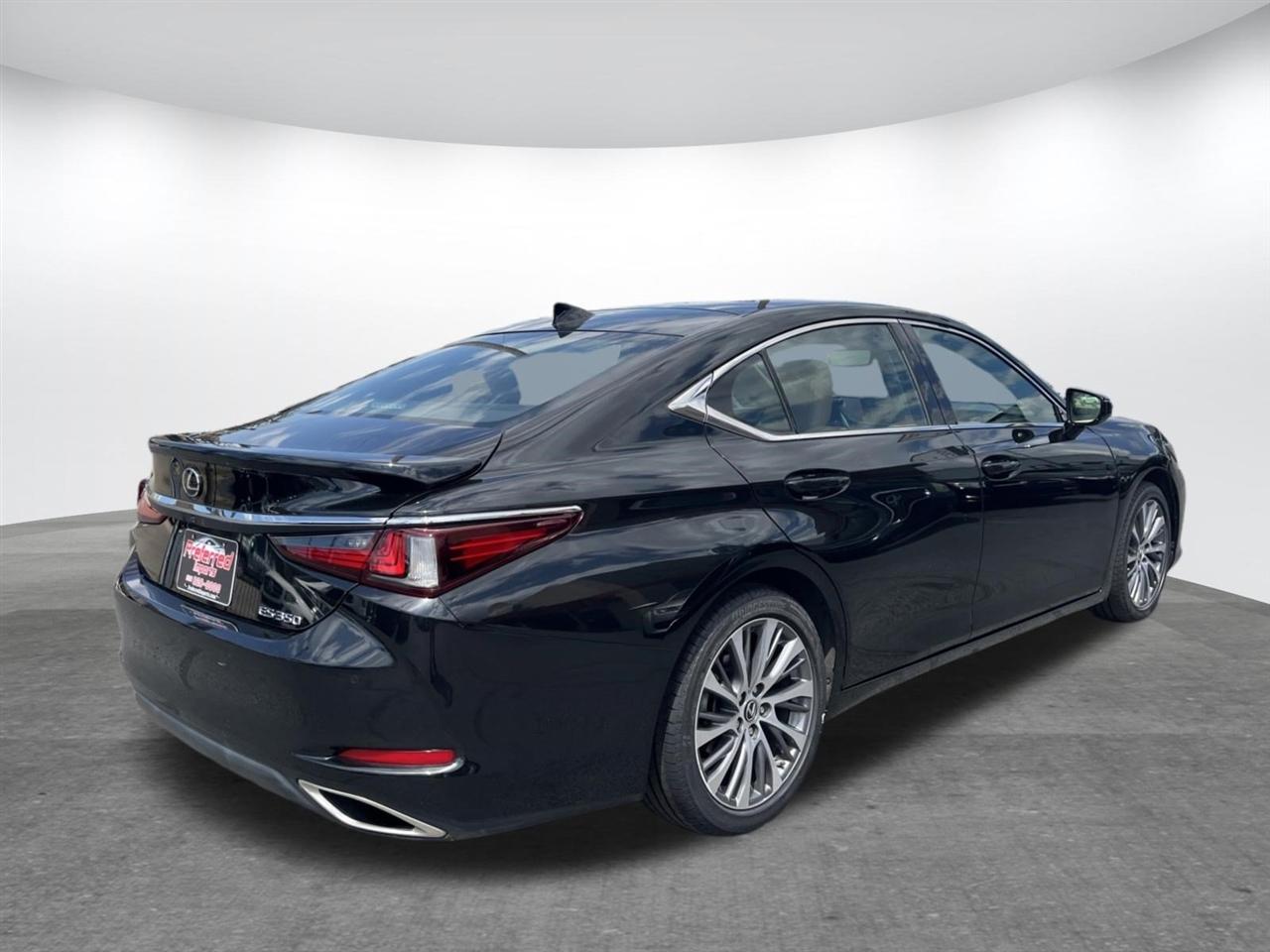 Lexus ES  2021