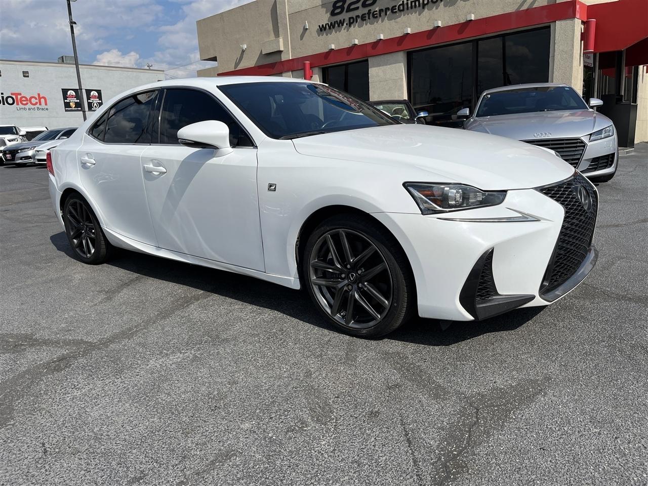 Lexus IS  2018