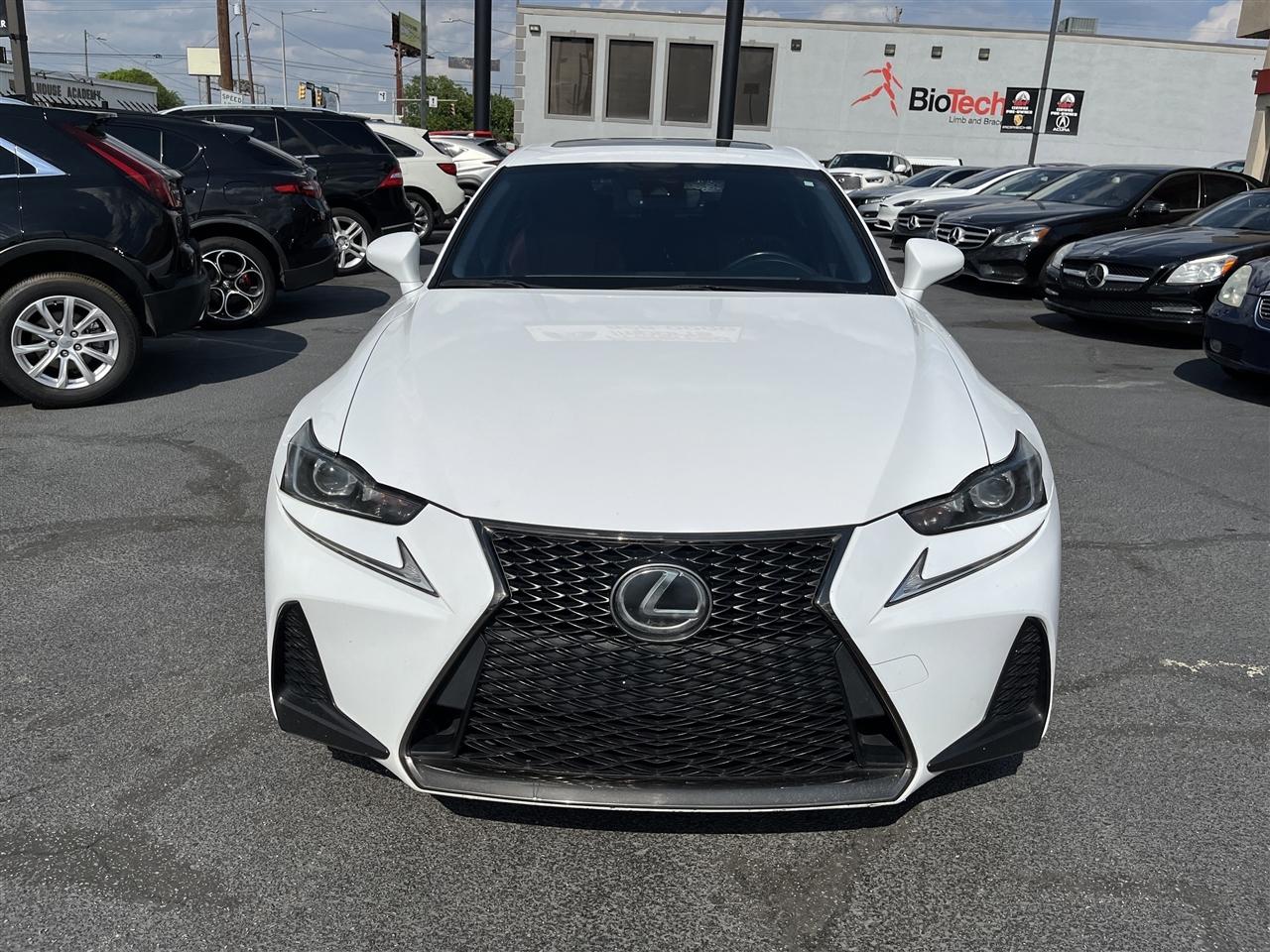 Lexus IS  2018