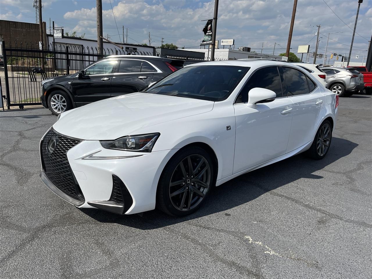 Lexus IS  2018