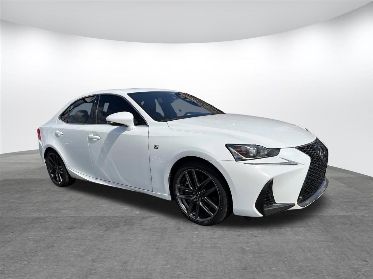 Lexus IS  2018