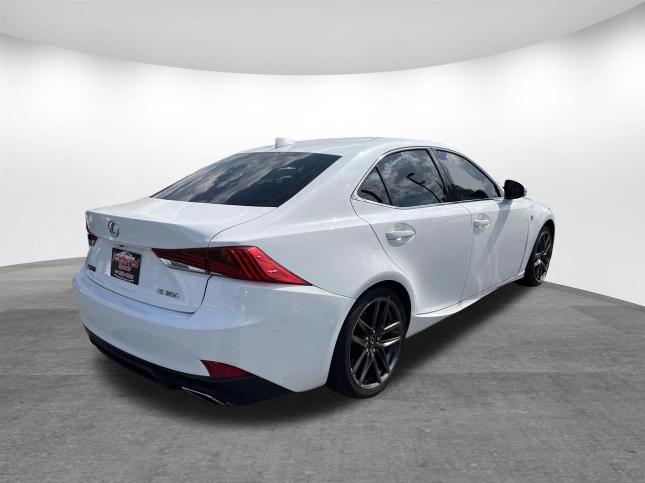 Lexus IS  2018