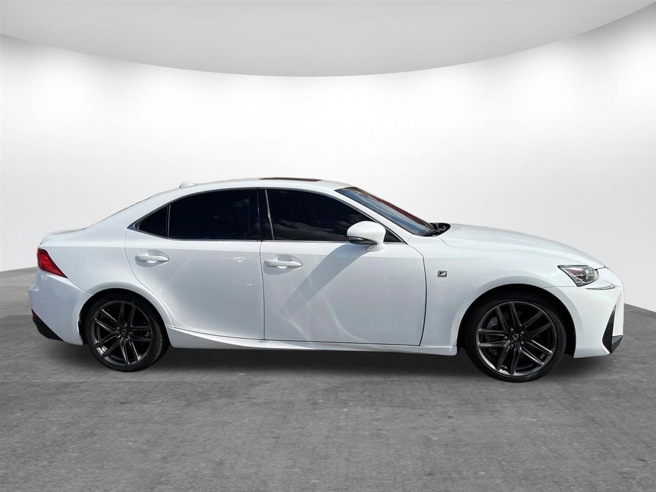 Lexus IS  2018