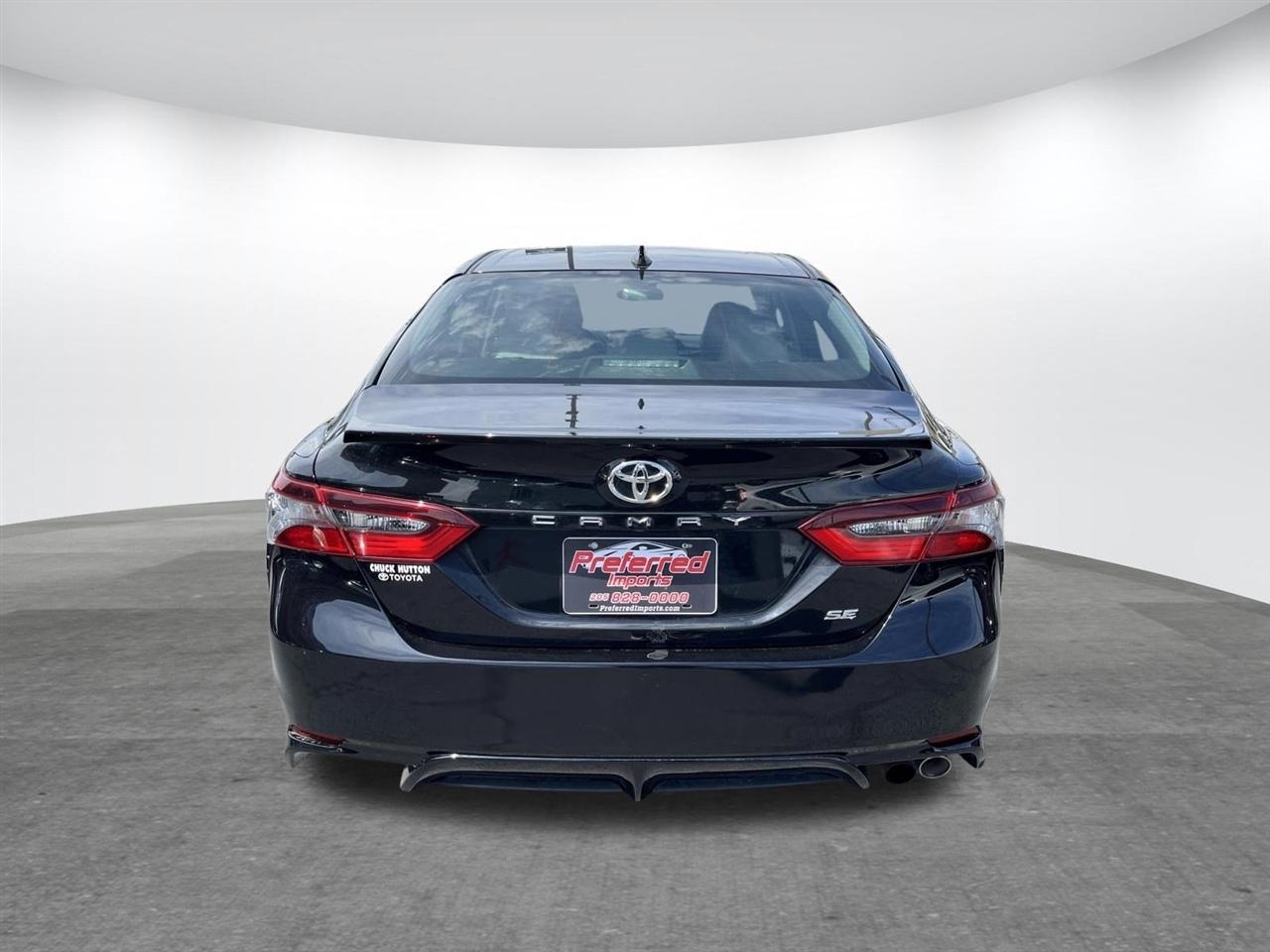 Toyota Camry  2021