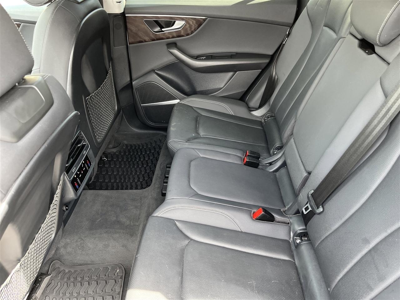 Audi Q8  2021