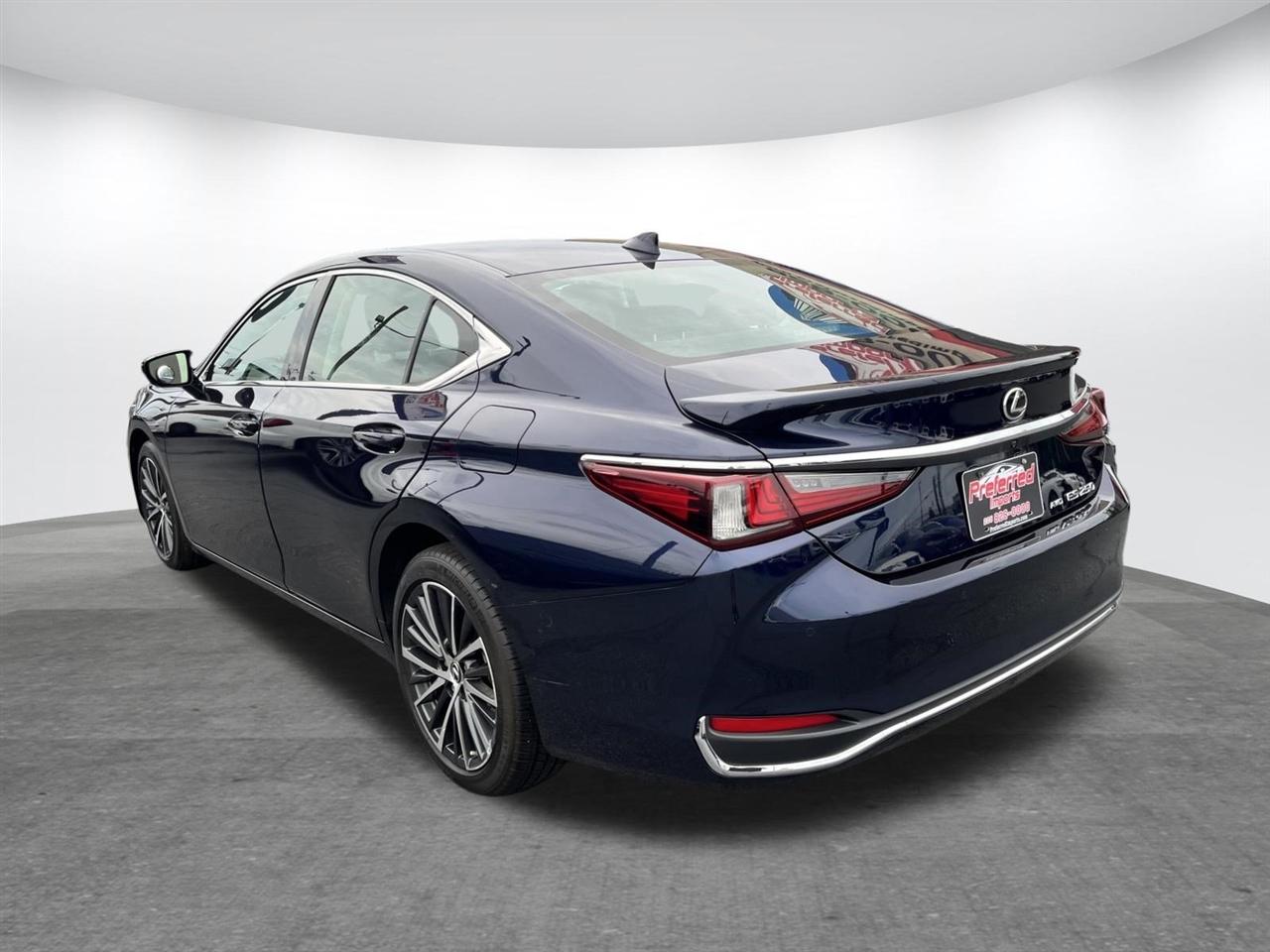 Lexus ES  2023