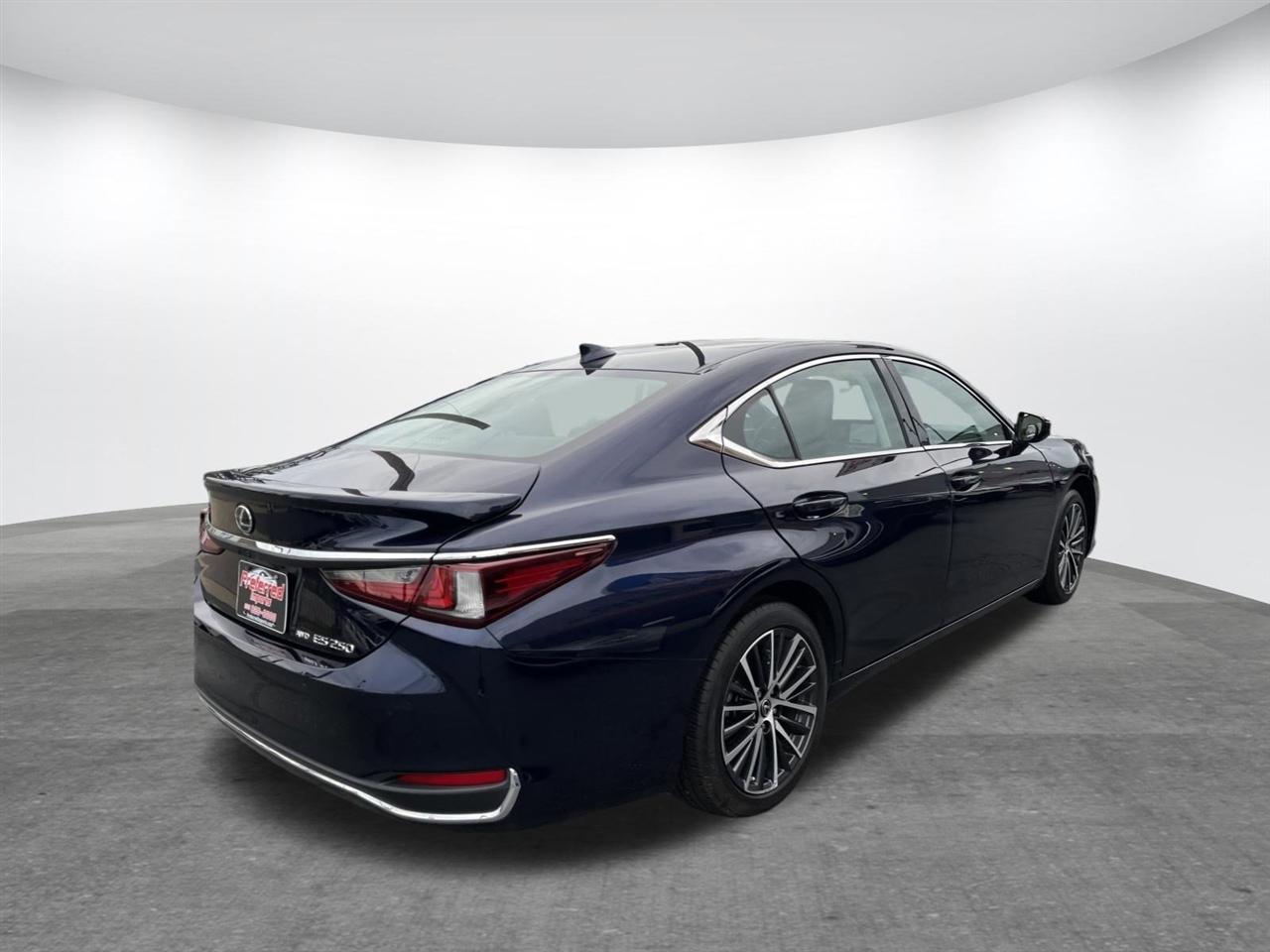 Lexus ES  2023