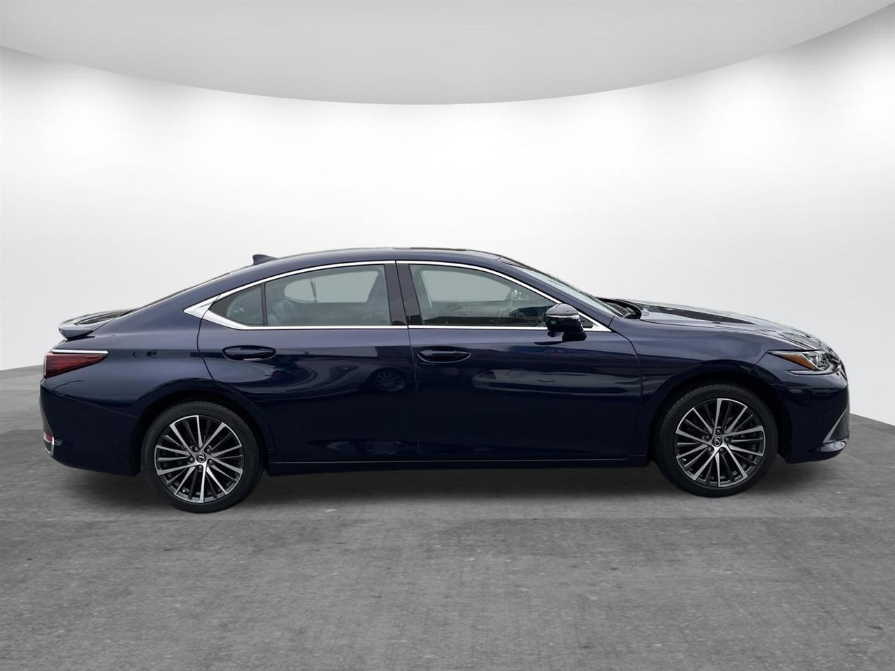 Lexus ES  2023
