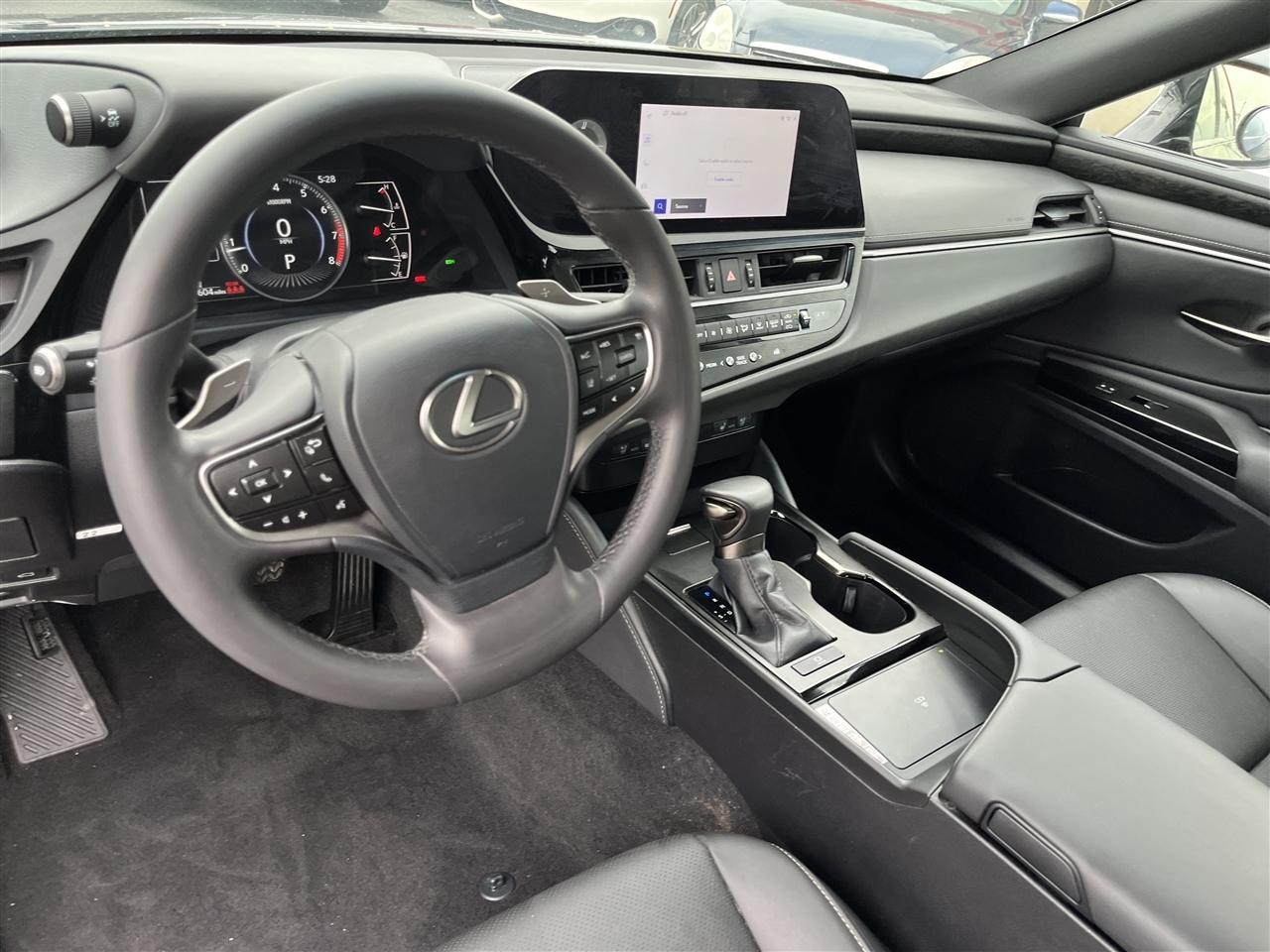 Lexus ES  2023