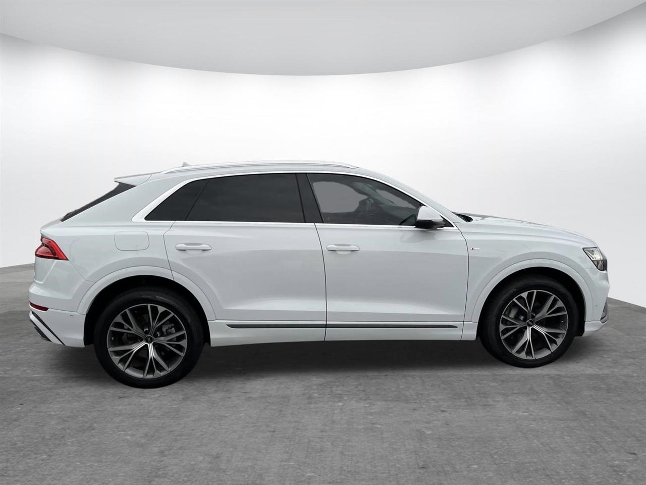 Audi Q8  2023