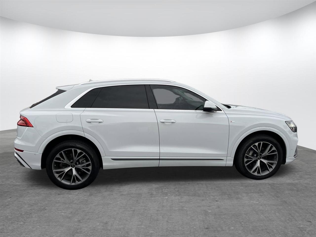Audi Q8  2023