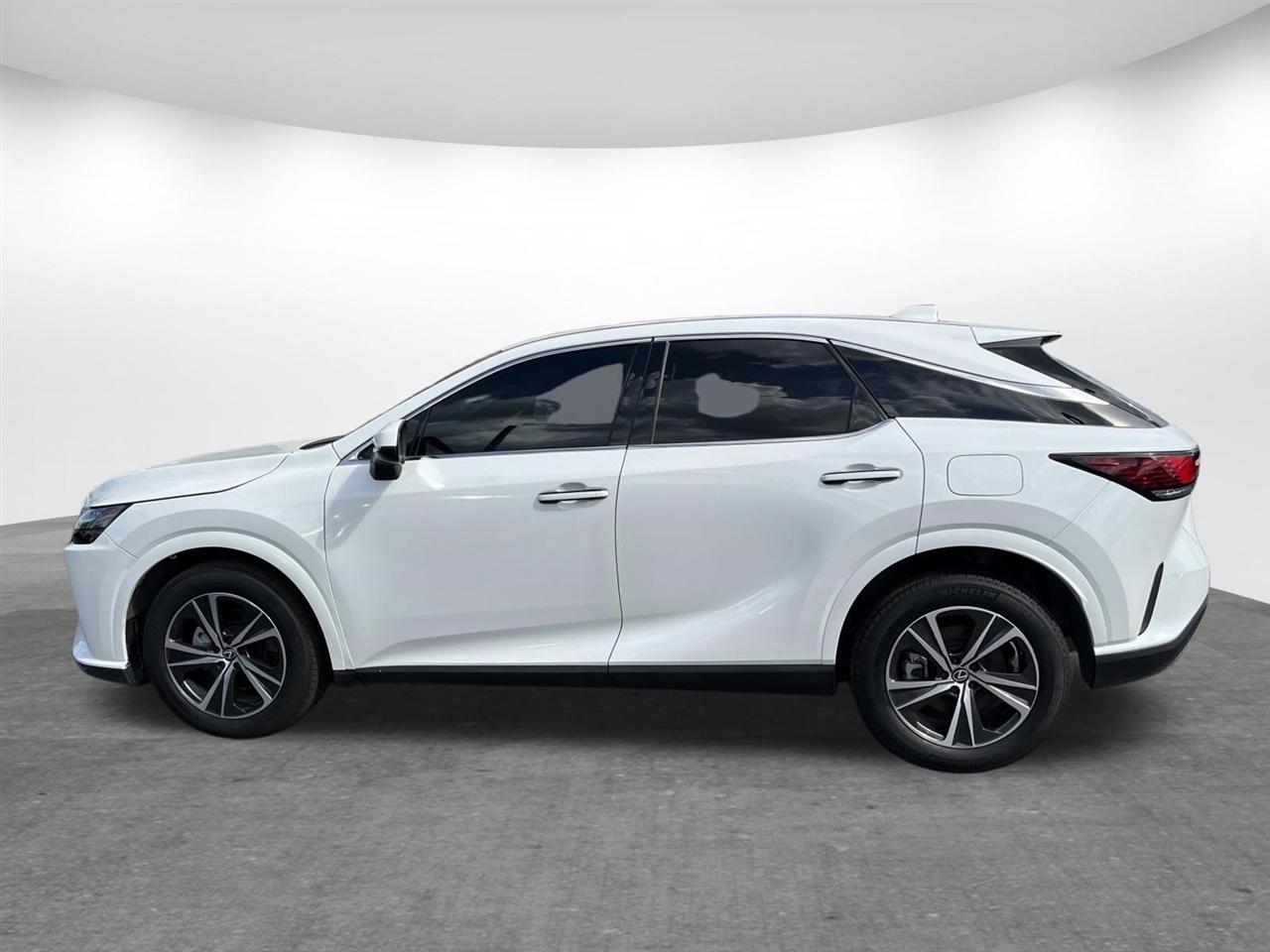 Lexus RX  2023