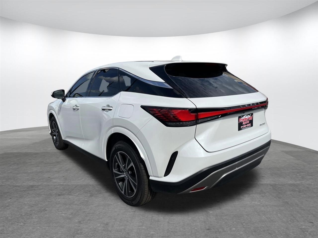 Lexus RX  2023