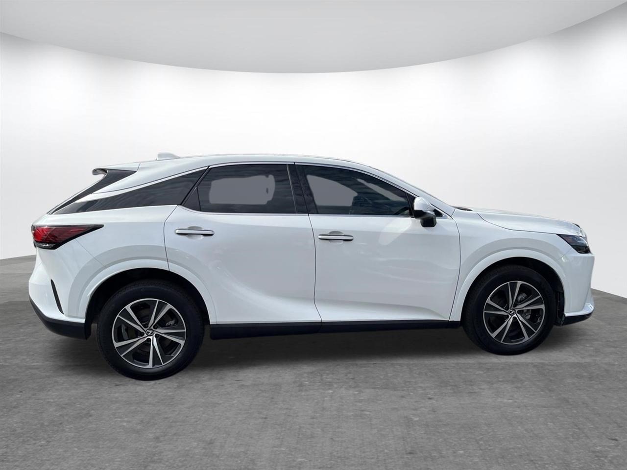 Lexus RX  2023