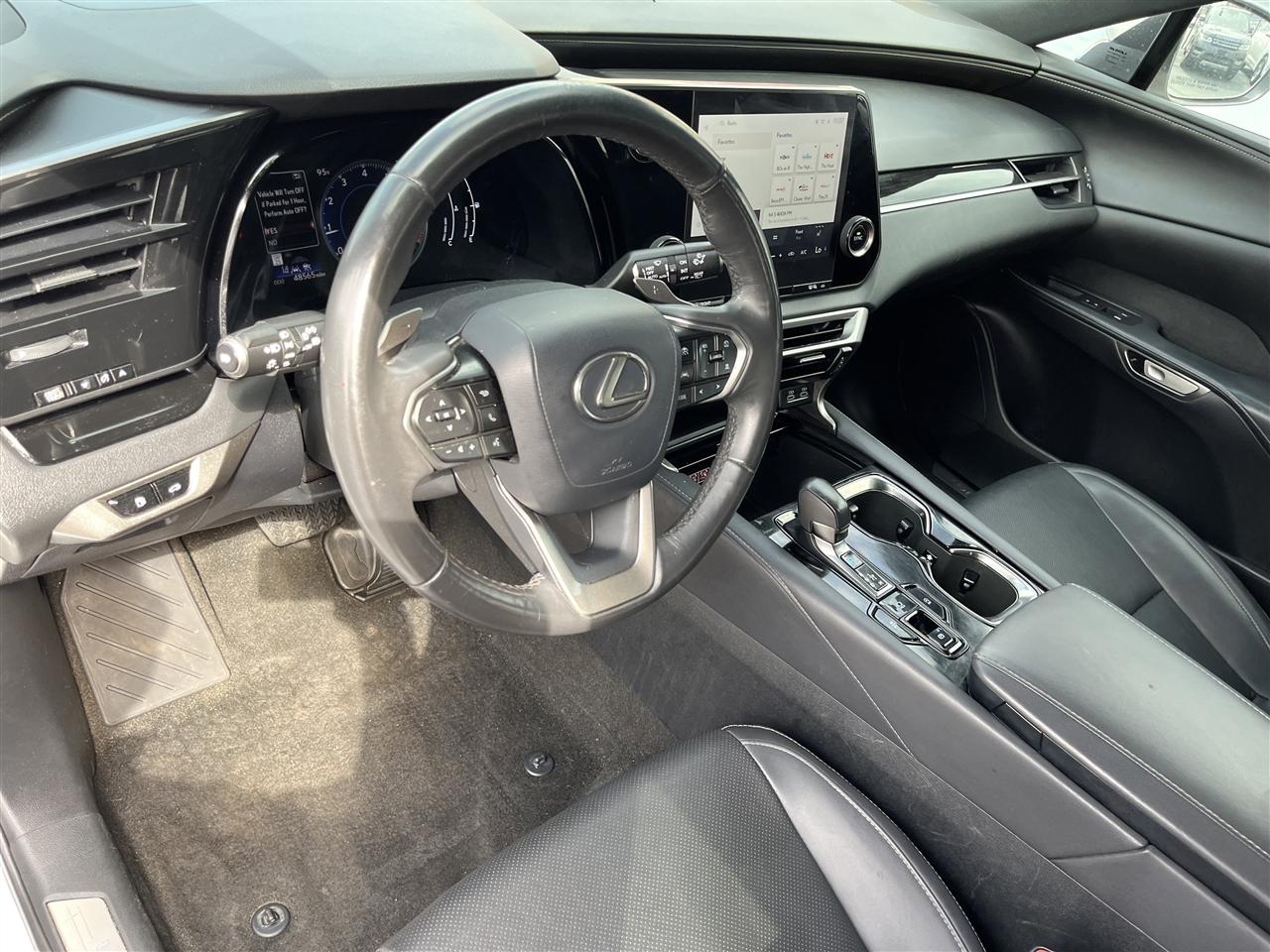 Lexus RX  2023