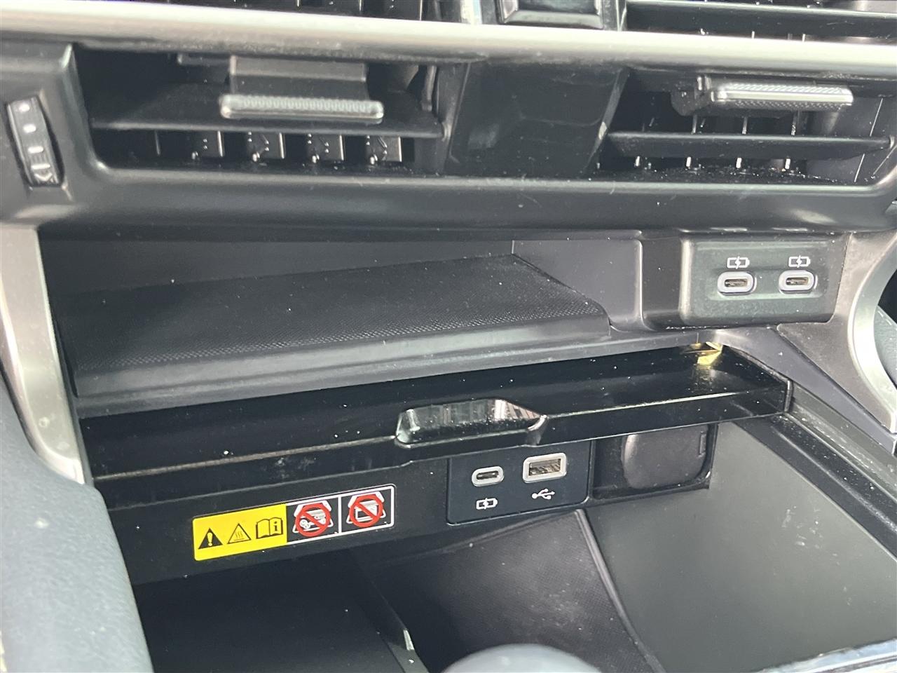 Lexus RX  2023