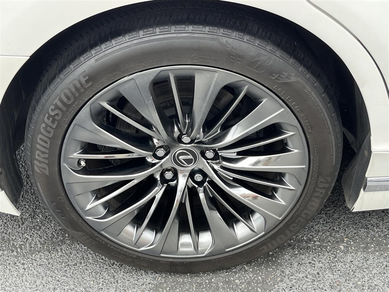 Lexus LS  2022