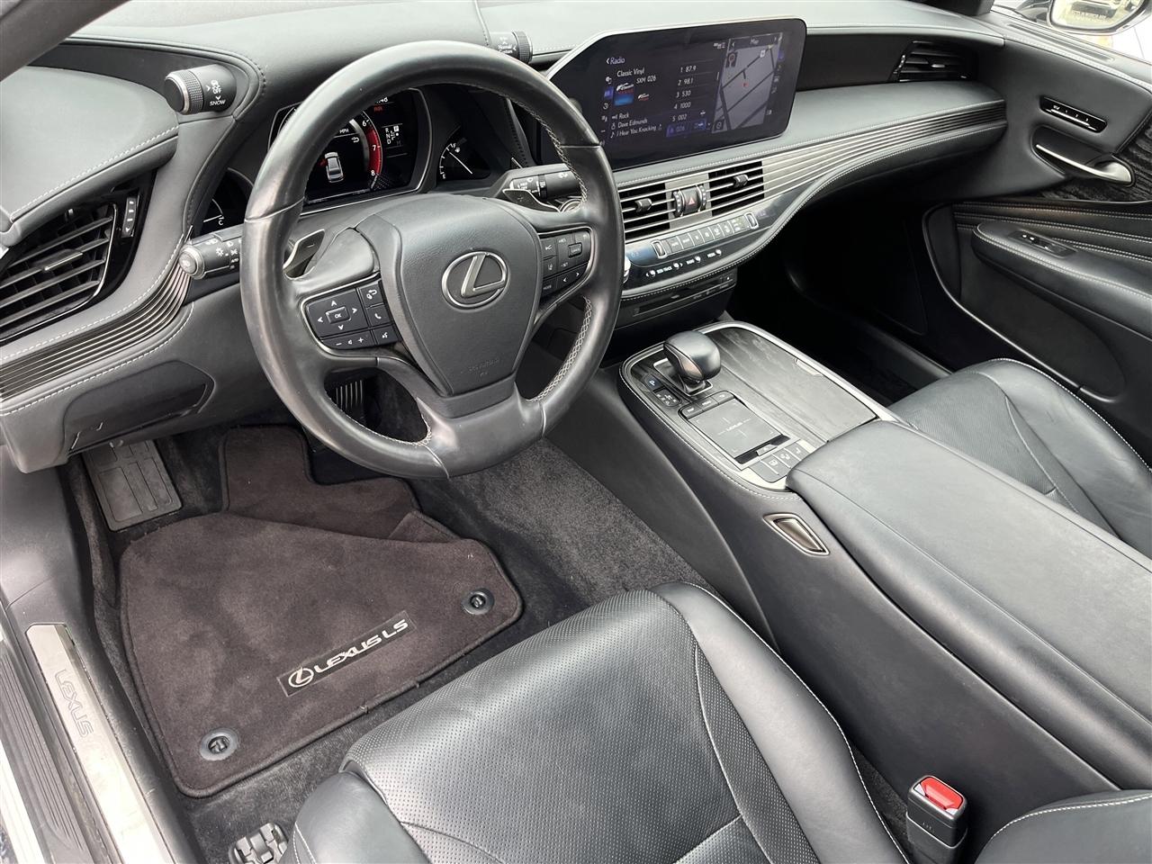 Lexus LS  2022
