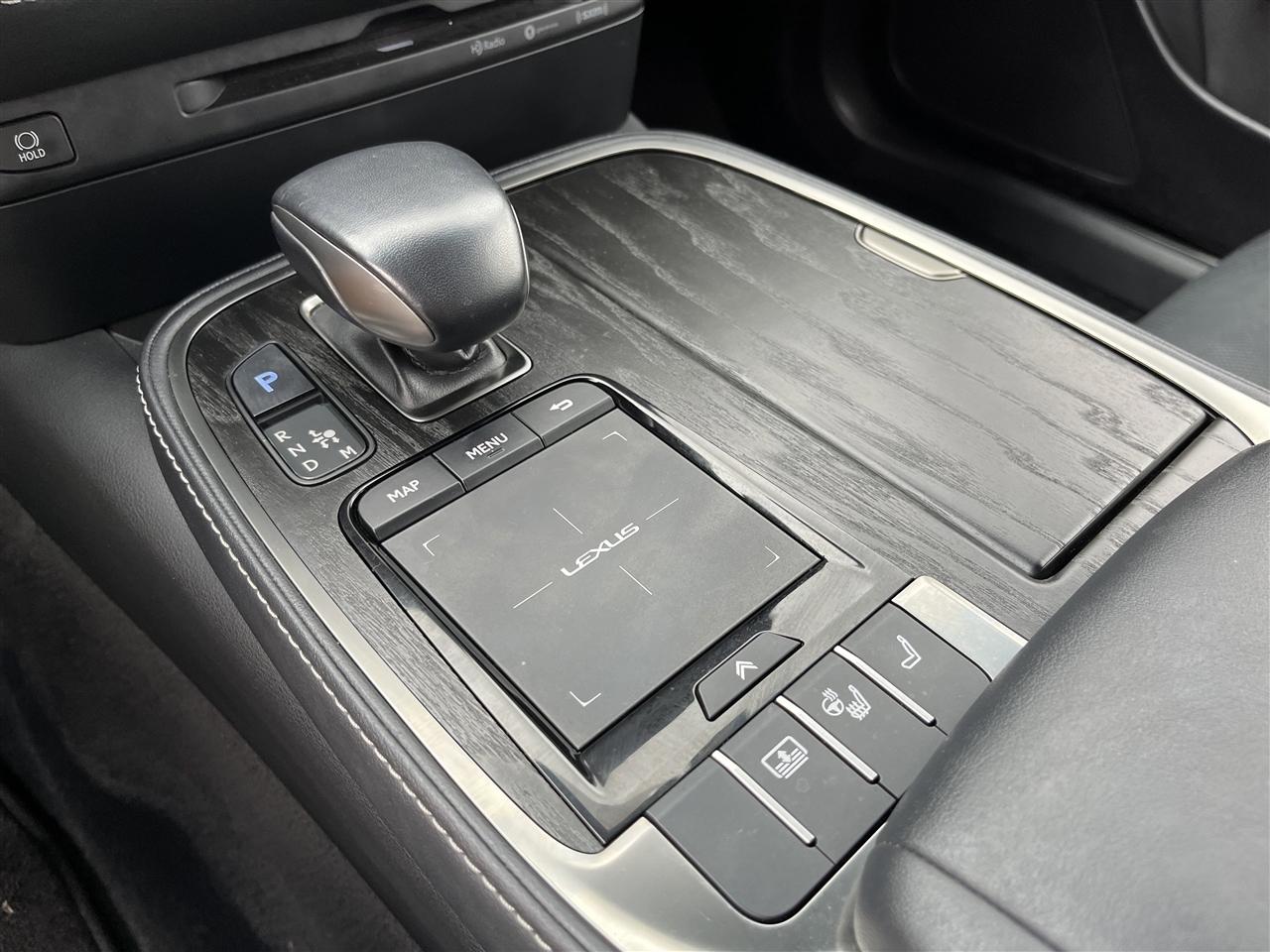 Lexus LS  2022