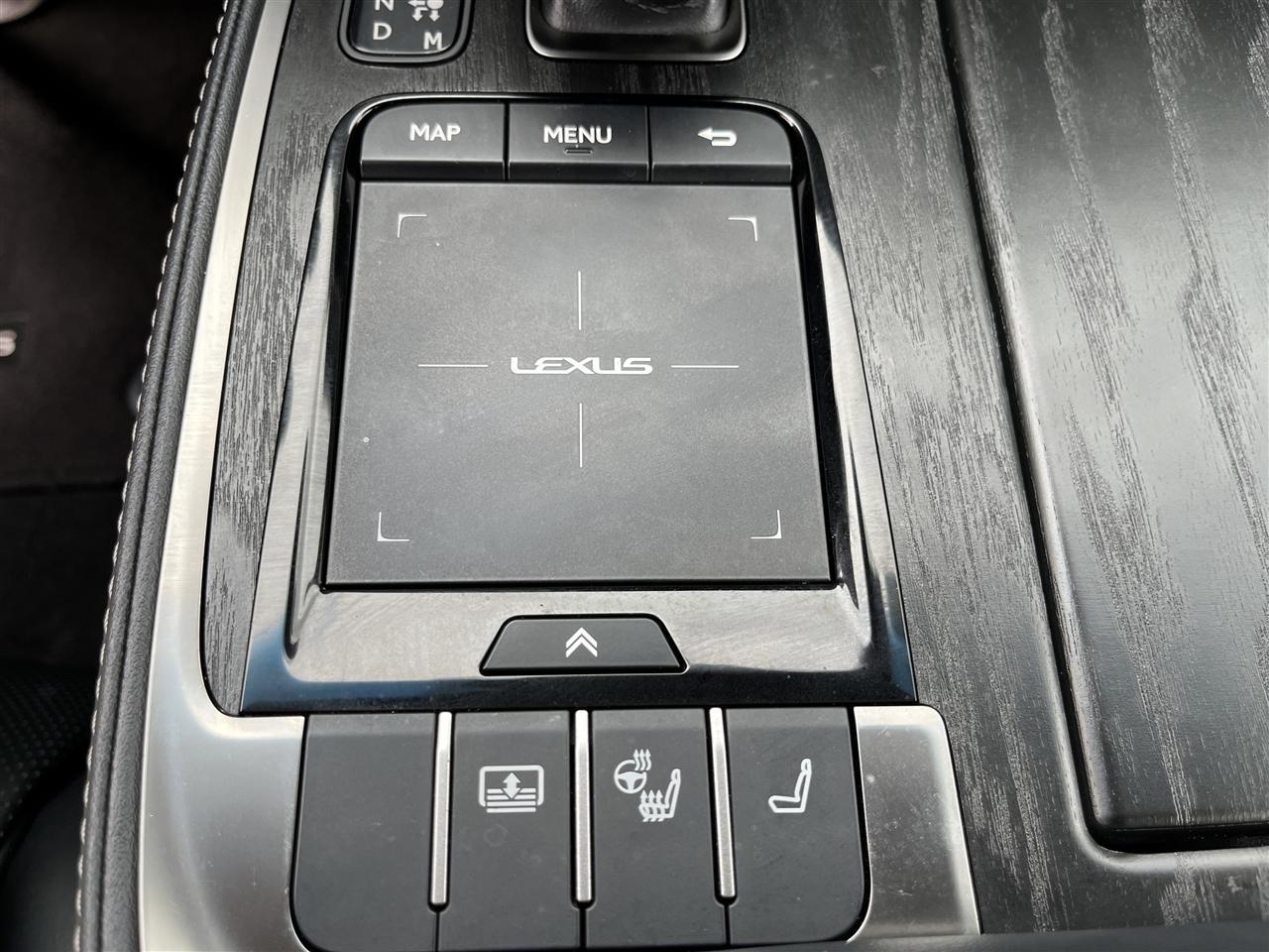 Lexus LS  2022