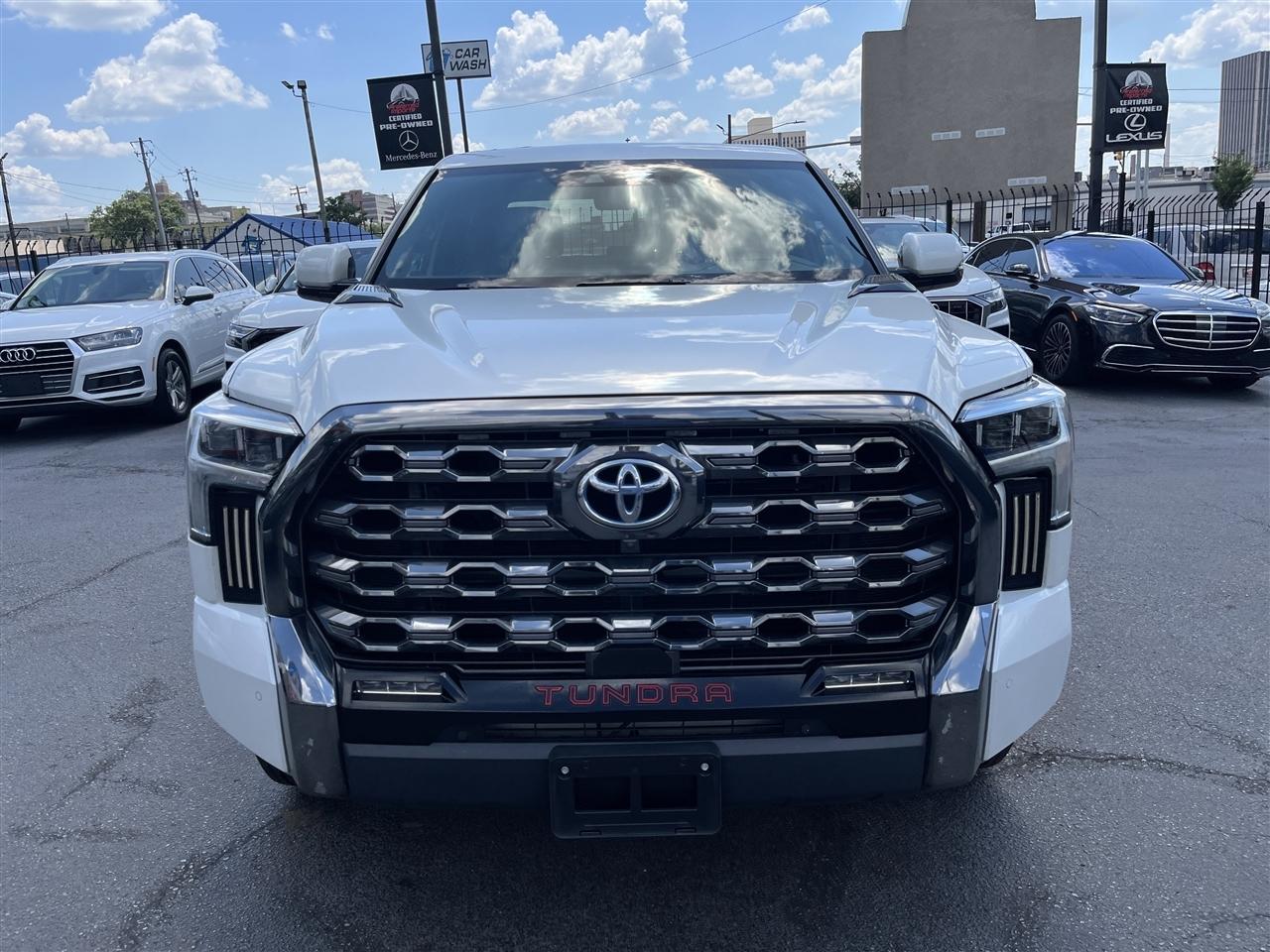 Toyota Tundra 4WD  2024
