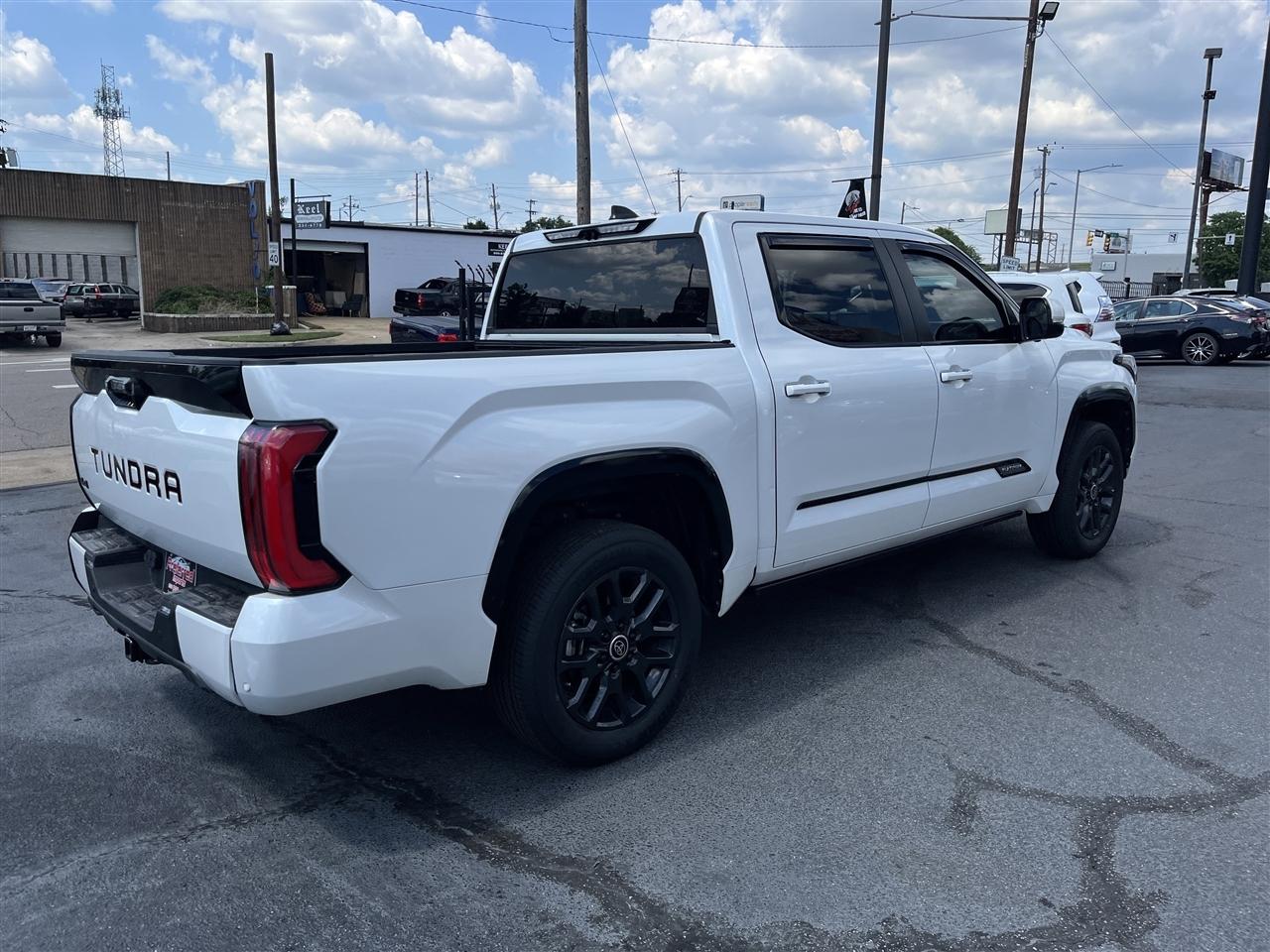 Toyota Tundra 4WD  2024
