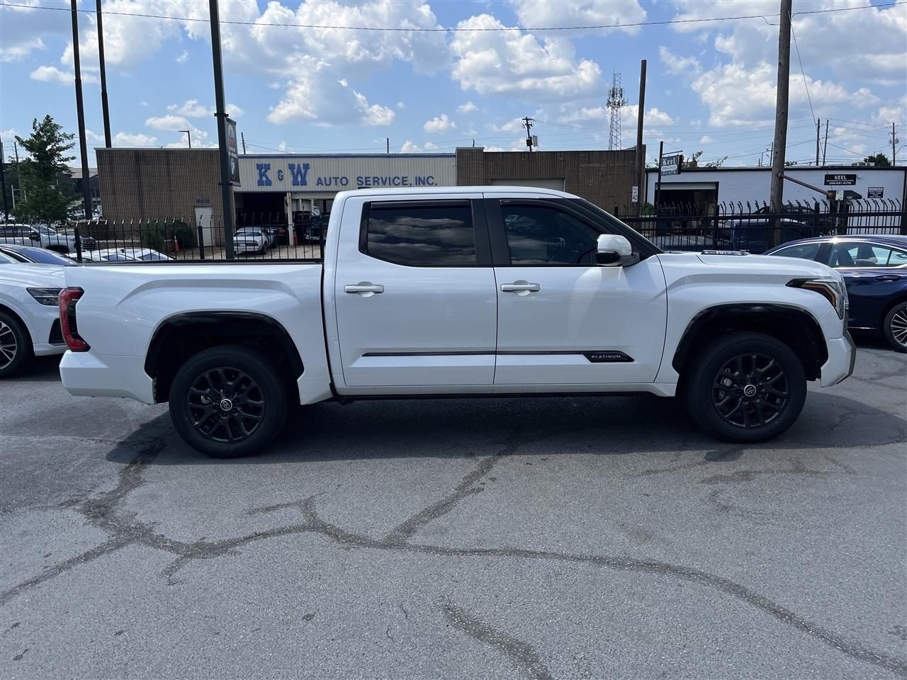 Toyota Tundra 4WD  2024