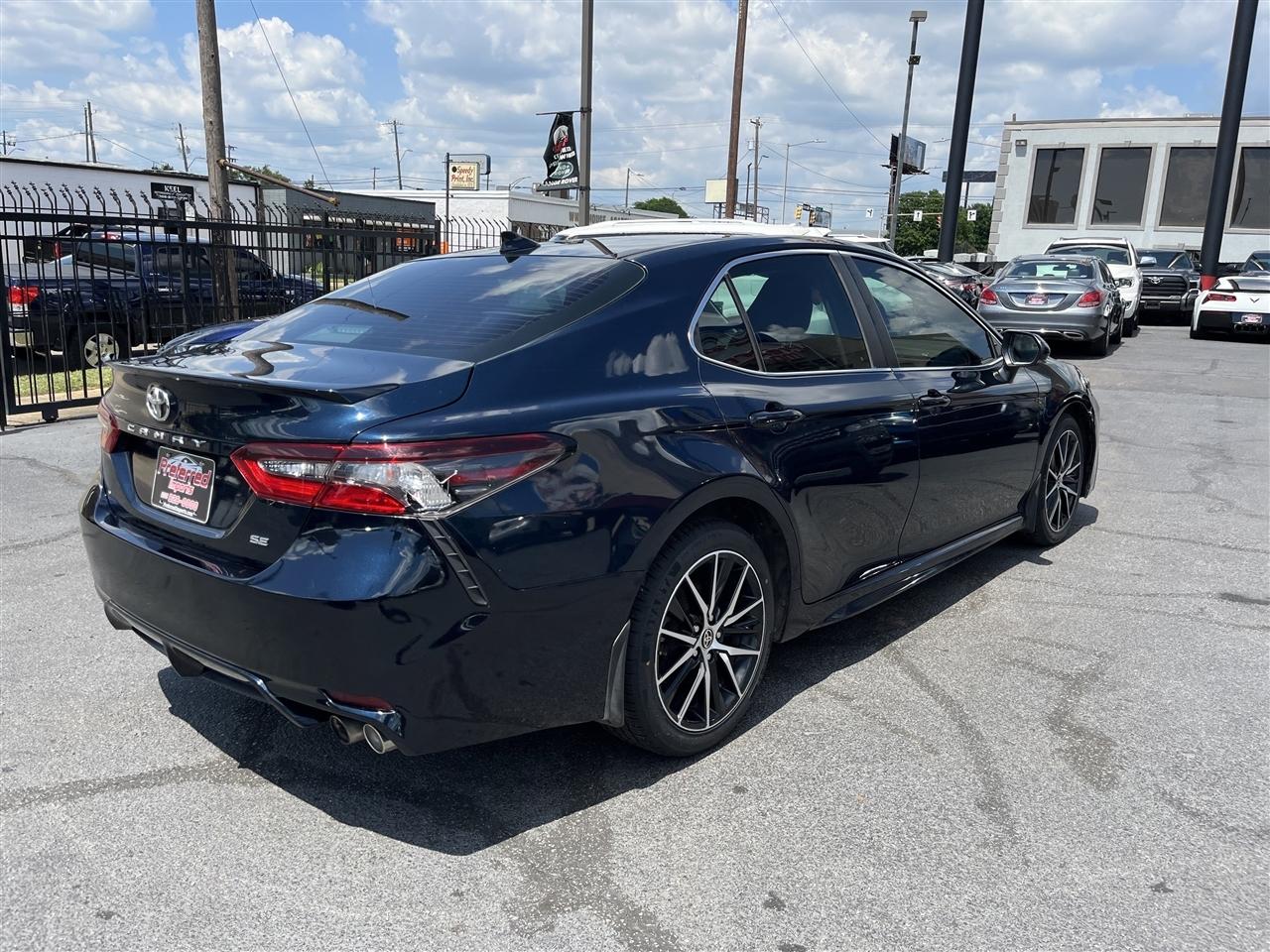 Toyota Camry  2021