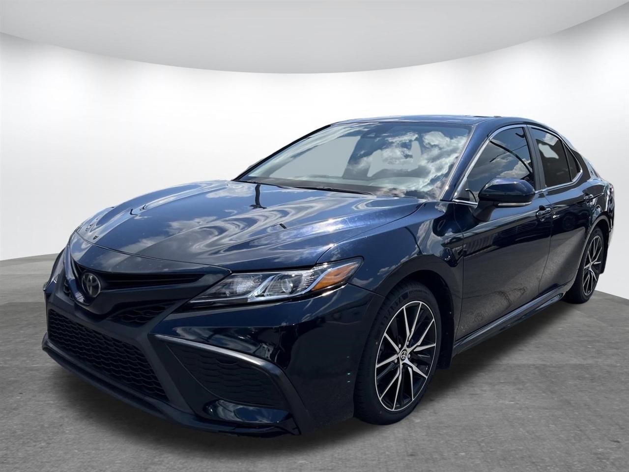 Toyota Camry  2021