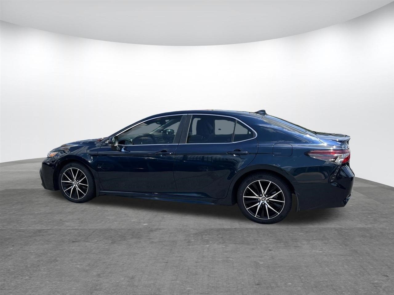 Toyota Camry  2021