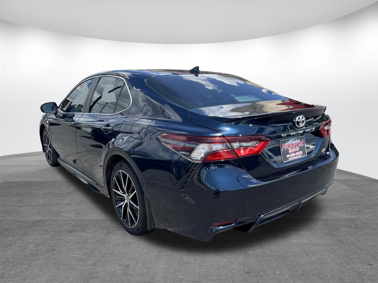 Toyota Camry  2021