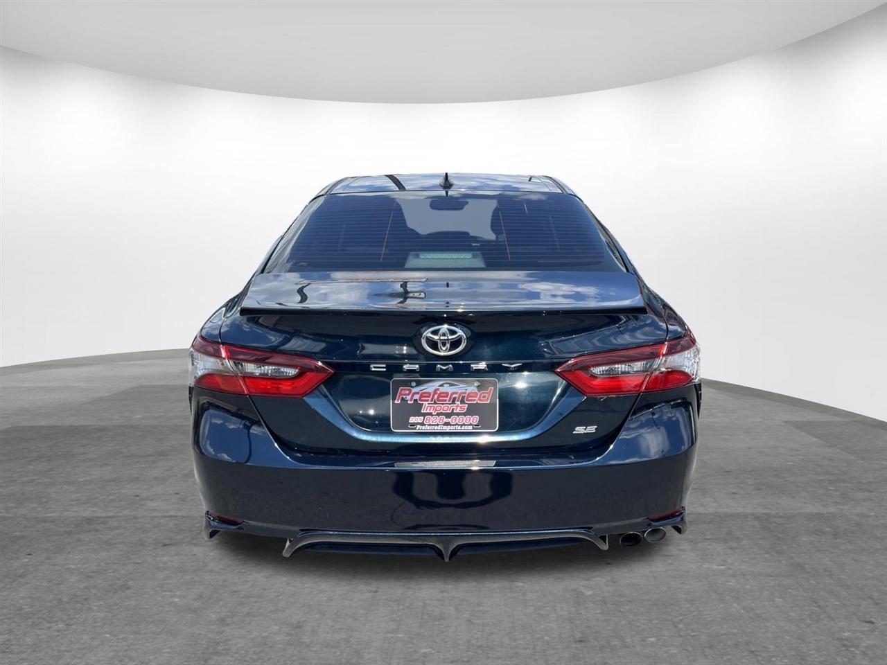 Toyota Camry  2021