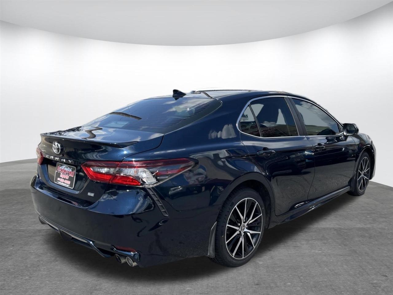Toyota Camry  2021