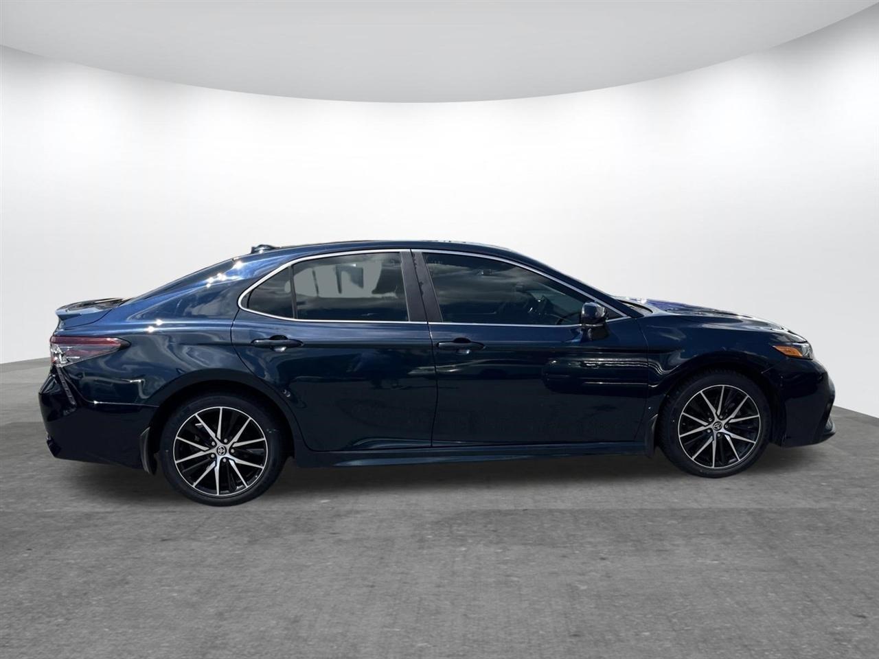 Toyota Camry  2021