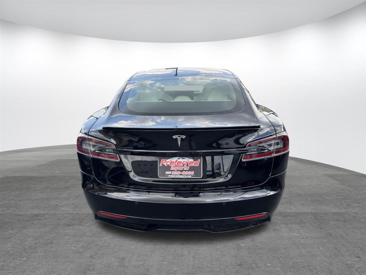 Tesla Model S  2022