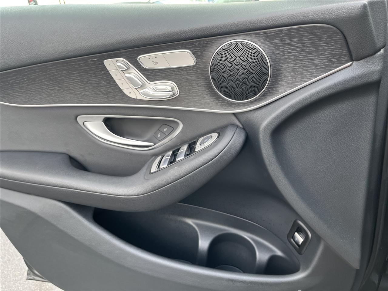 Mercedes-Benz GLC  2021