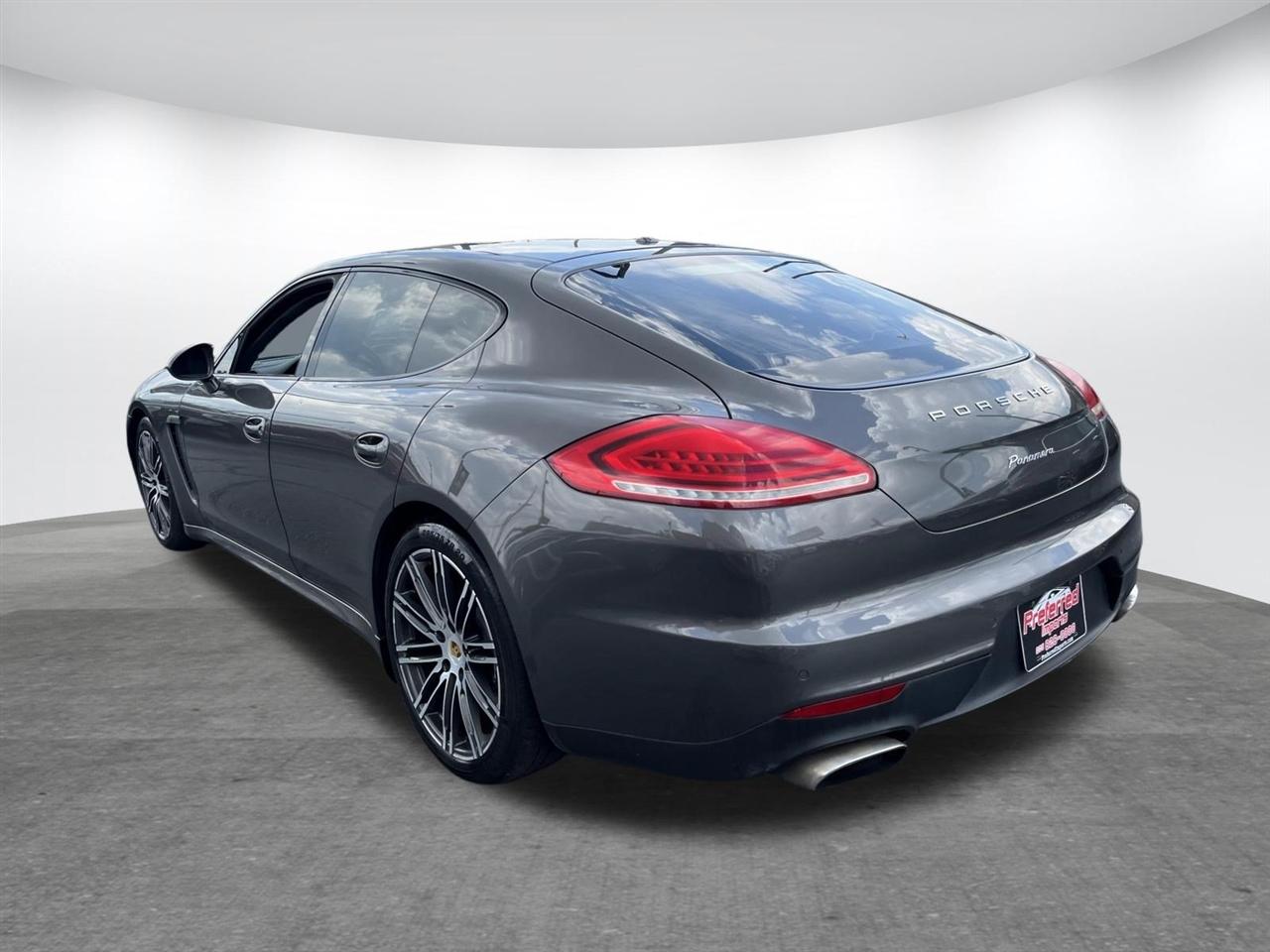Porsche Panamera  2016