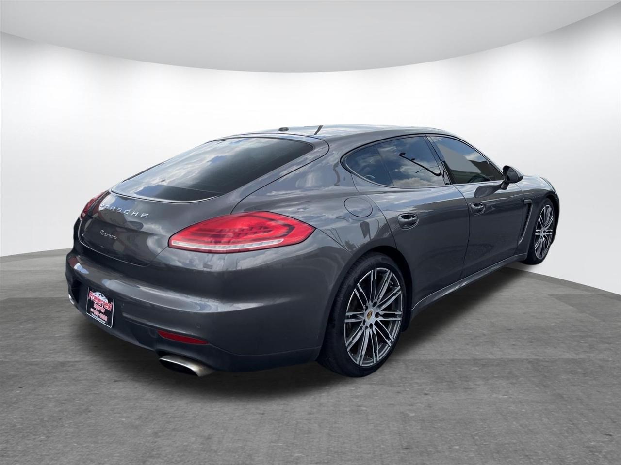 Porsche Panamera  2016