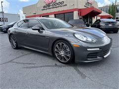 2016 Porsche Panamera 