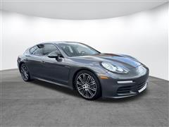 2016 Porsche Panamera 