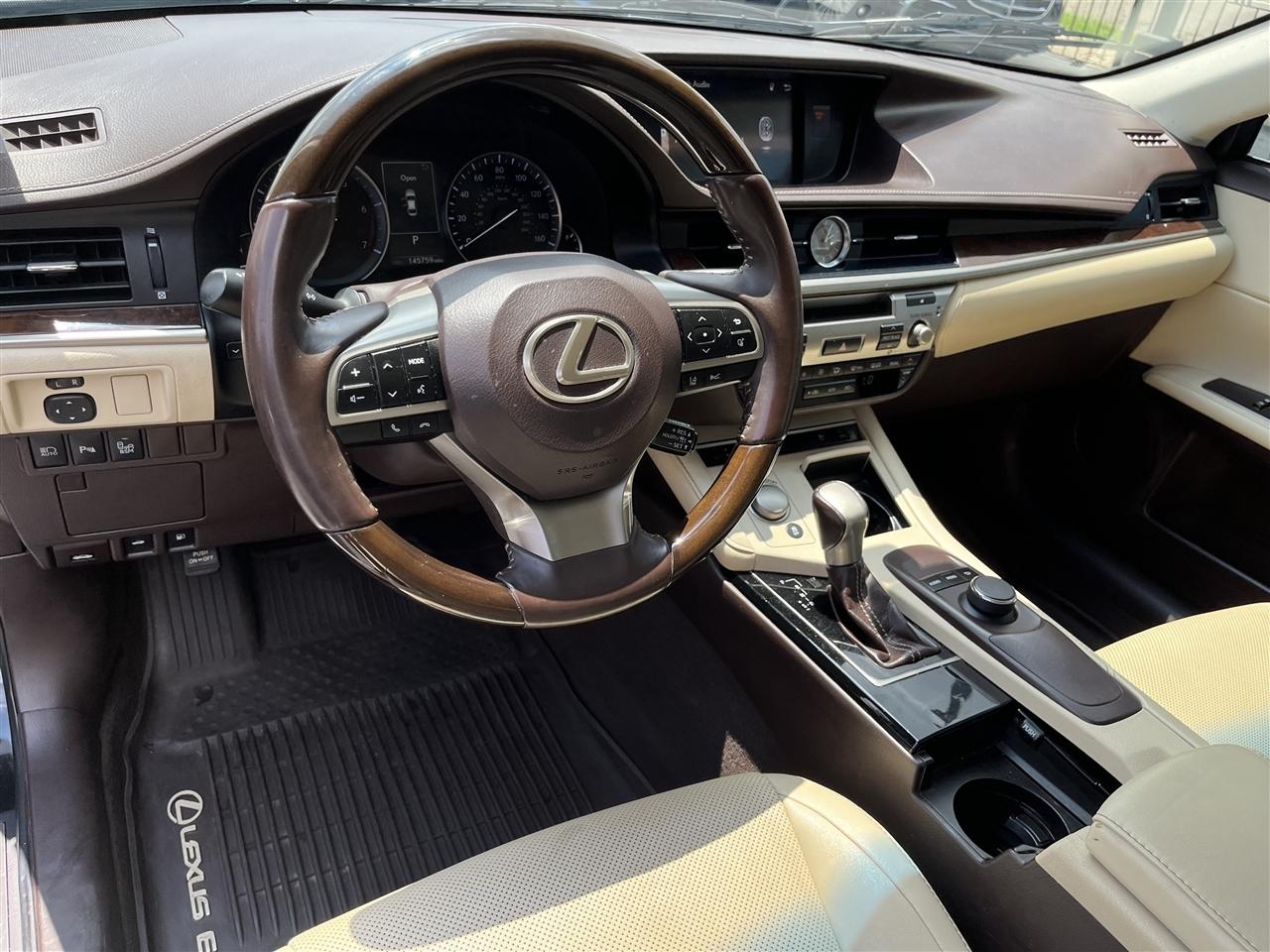 Lexus ES  2017