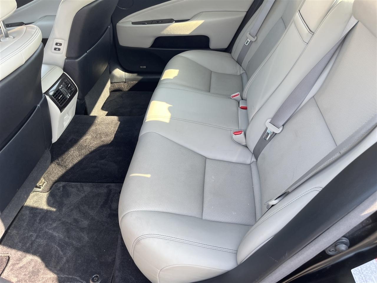 Lexus LS 460  2016