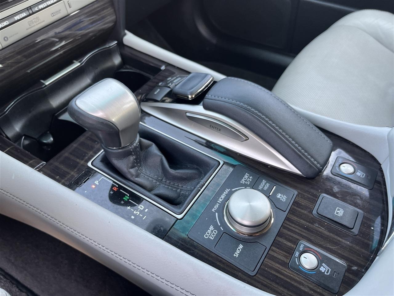 Lexus LS 460  2016
