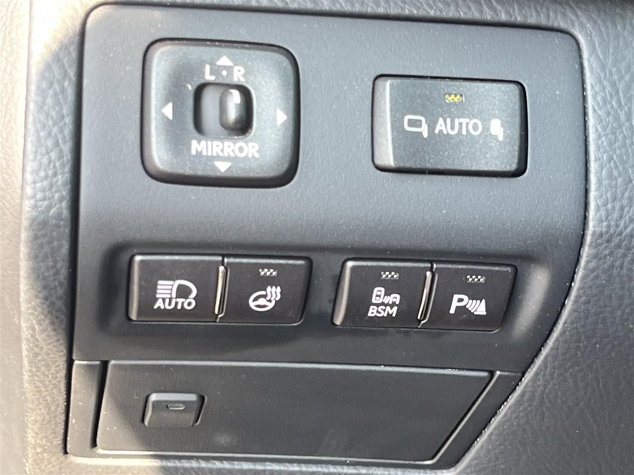 Lexus LS 460  2016