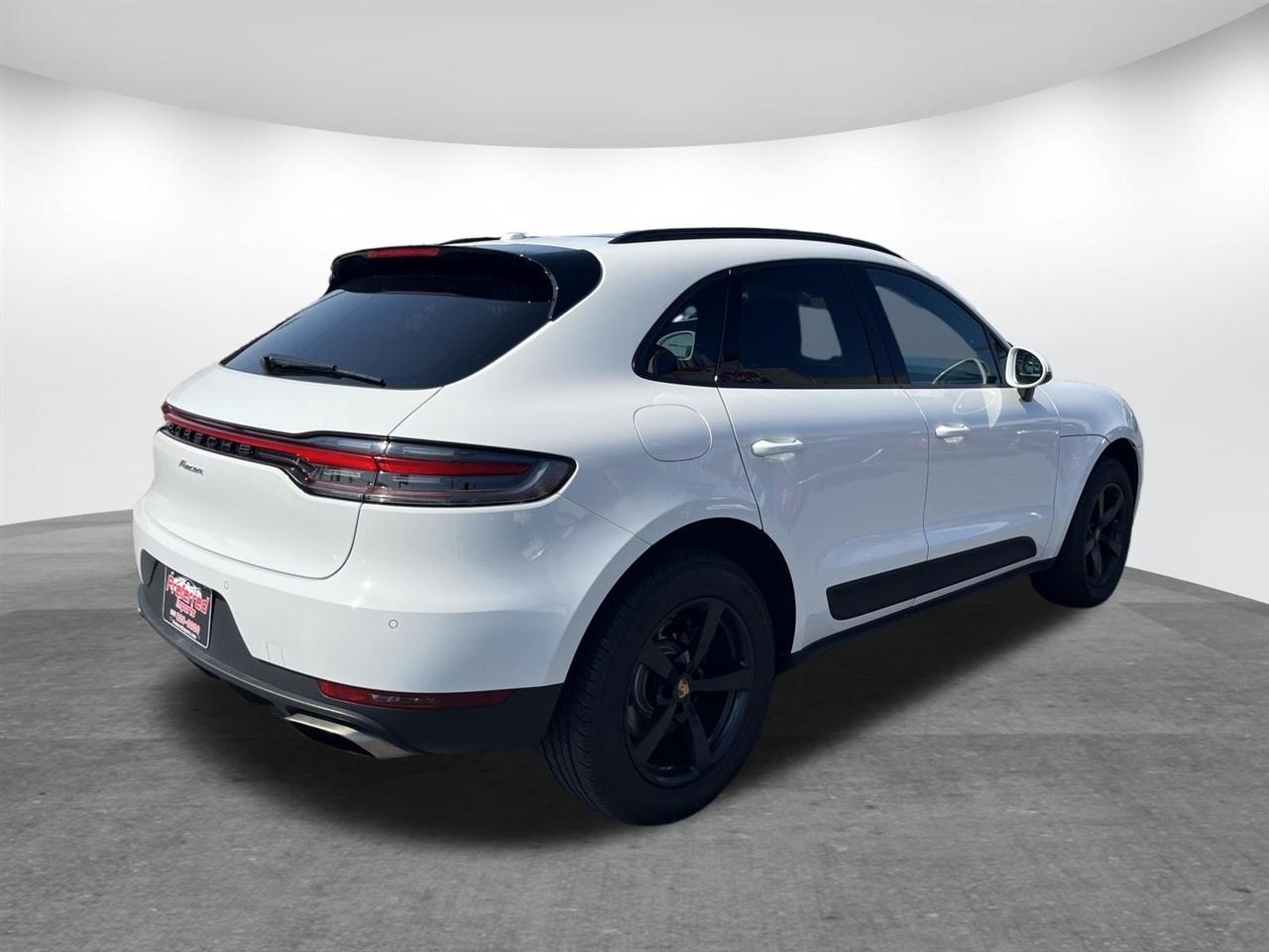 Porsche Macan  2021