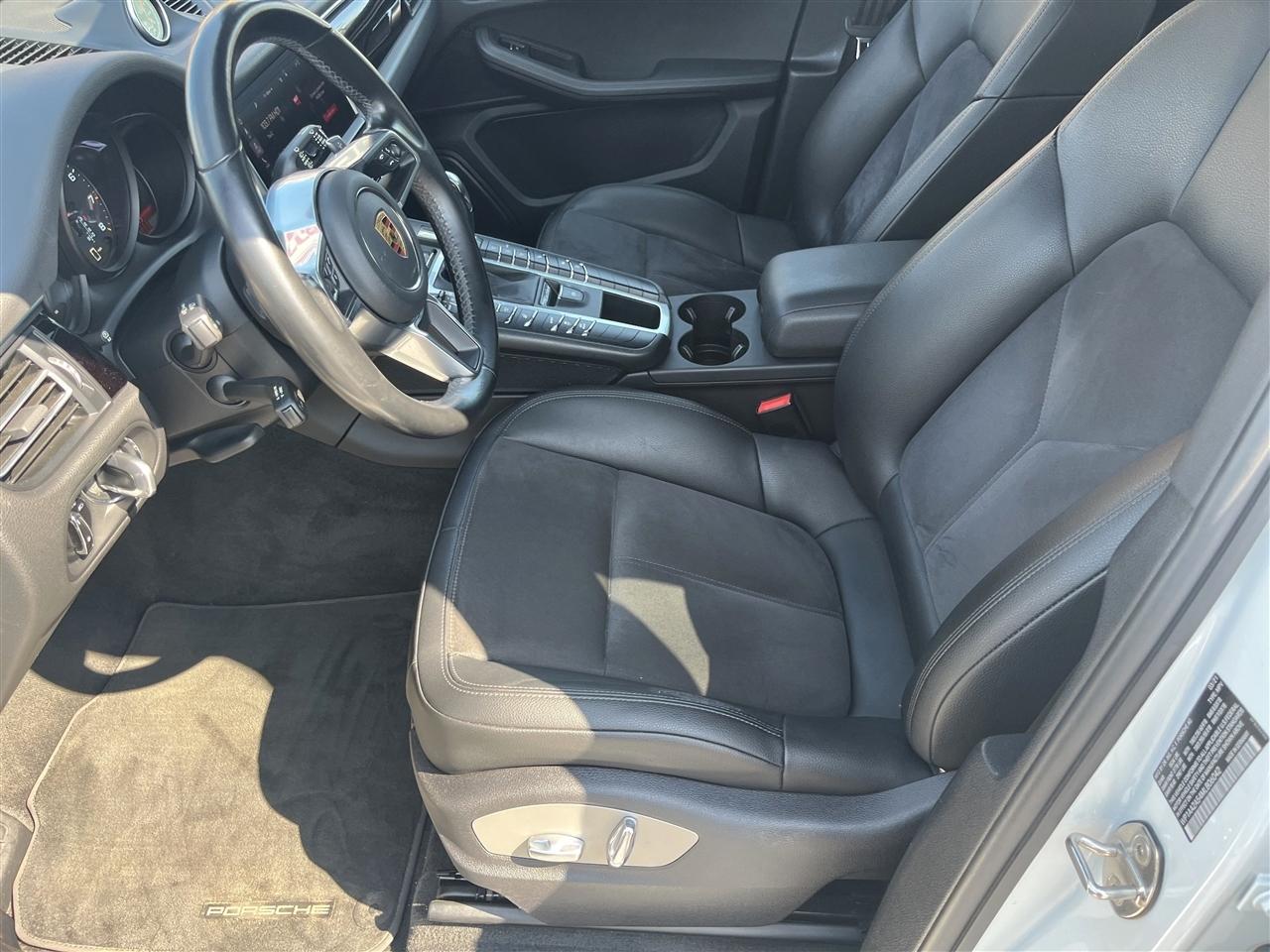 Porsche Macan  2021