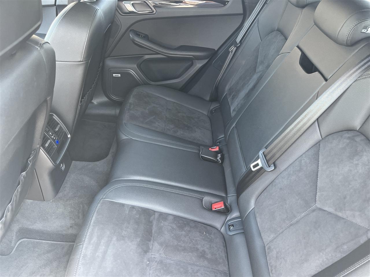 Porsche Macan  2021