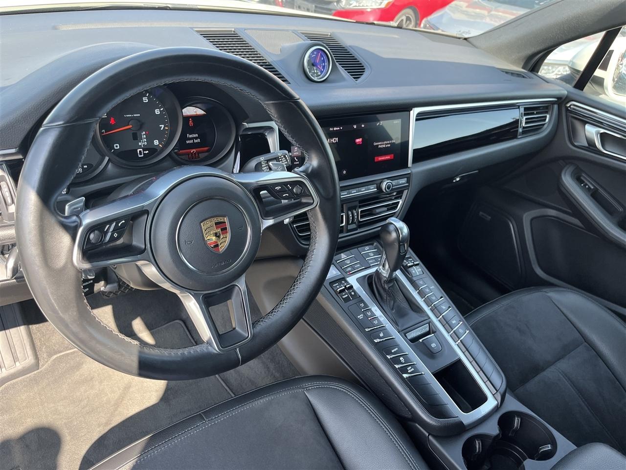 Porsche Macan  2021