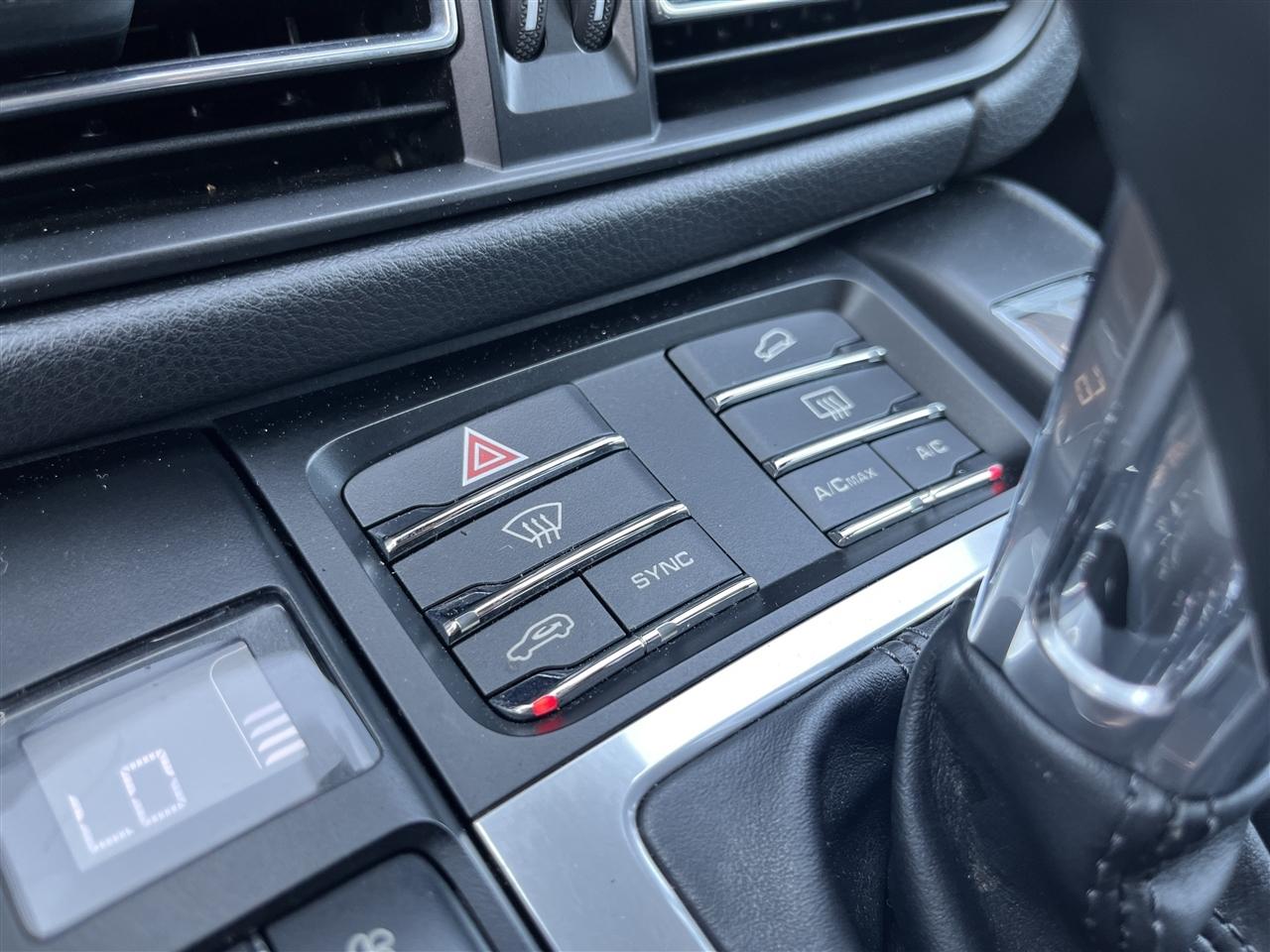 Porsche Macan  2021